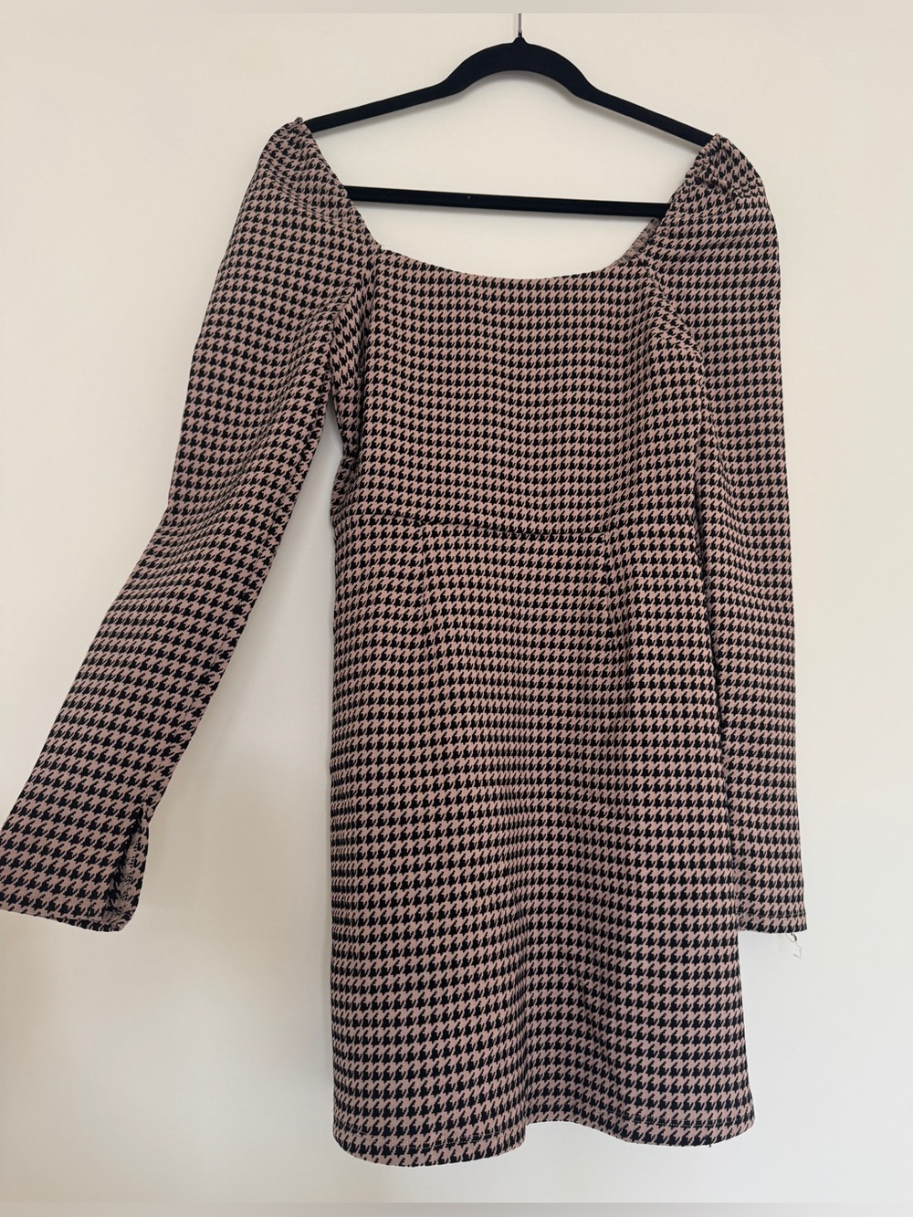 miami Tan & Black Houndstooth Long Sleeve Dress